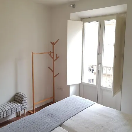 Street Cathedral Apartment *